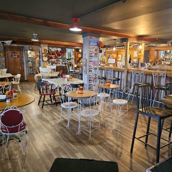 Red Roof Station - The Main Dining Area - American Near Me - Eagle, Wisconsin