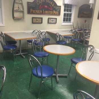 Rosewood Restaurant - Dining area! We were their last customers! Nice eating area - Seafood Near Me - Bellingham, Massachusetts