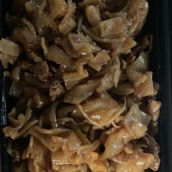 Red 8 - Worst beef ho fun I ever received. Noodles were scrabbled into small pieces and it looks like it was a left over plate from someone. - Dim Sum Near Me - Everett, Massachusetts
