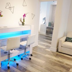 Leah's Nail Lounge