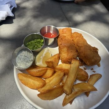 The Cloverfield - Fish n chips - New American Near Me - Santa Monica, California The Cloverfield - Fish n chips - New American Near Me - Santa Monica, California