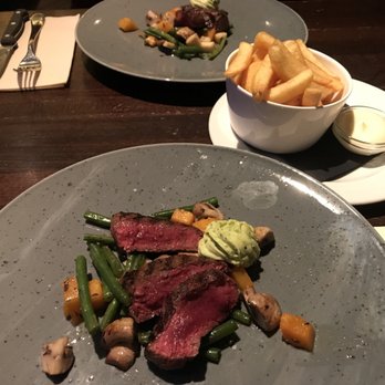 Einstein - Is this a beautiful steak or what? Btw the picture is only showing half the portion as I am sharing with it a friend. - Bars Near Me - Leiden, ZH