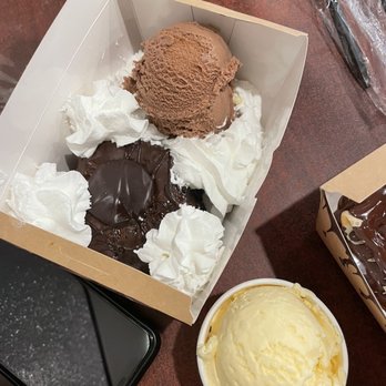 Chocolate Bash - Lava cake - Chocolatiers & Shops Near Me - Newport Beach, California