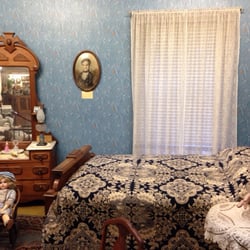 El Monte Historical Society Museum - 130 year old bedroom set.