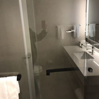 Sheraton Phoenix Downtown - Shower - Hotels Near Me - Phoenix, Arizona