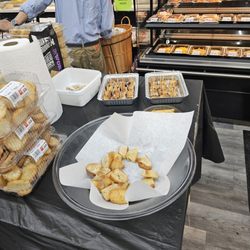Sunny Farms Marketplace - Samples of crackers and hummus and other bakery stuff