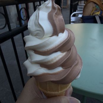 Chat-Colate - Small vanilla and chocolate swirl soft serve ice cream - Ice Cream & Frozen Yogurt Near Me - Montreal, Quebec Chat-Colate - Small vanilla and chocolate swirl soft serve ice cream - Ice Cream & Frozen Yogurt Near Me - Montreal, Quebec