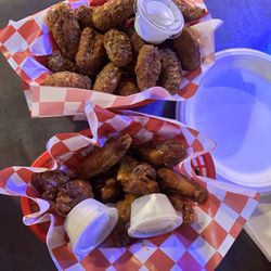 O'furry's - Jalapeño poppers & wings