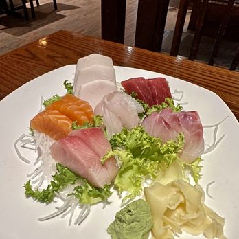 Tomo Japanese Cafe - Sushi Bars Near Me - Elmhurst, New York