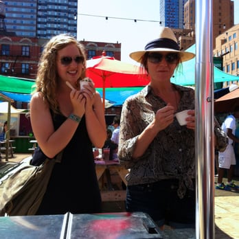Dreamscoops - two women eating ice cream - Ice Cream & Frozen Yogurt Near Me
