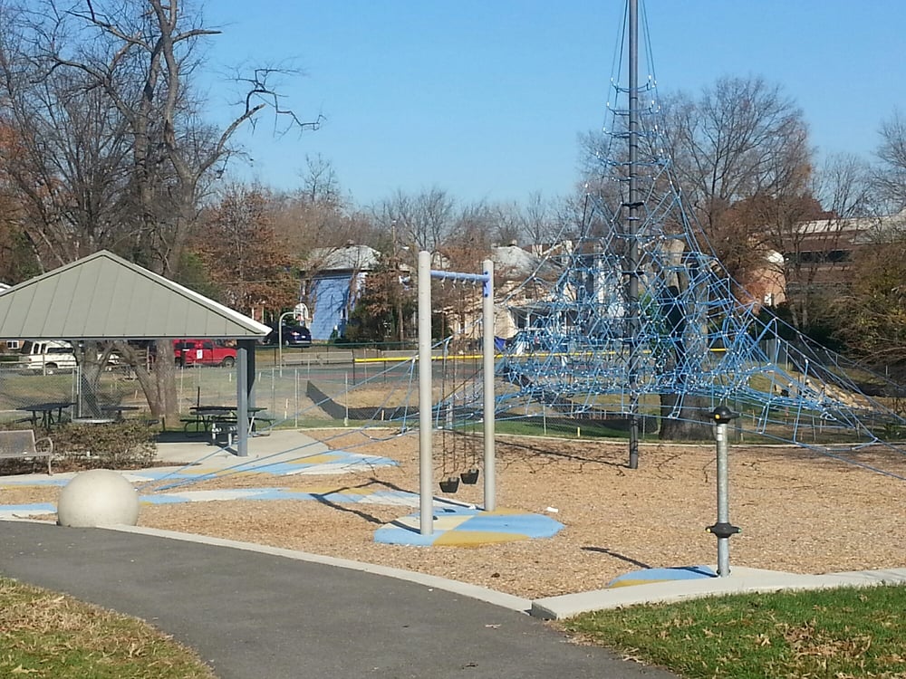 Butler Holmes Park Logo