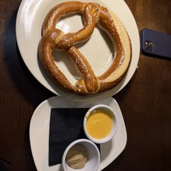 The Dog And Pony - Pretzel atmosphere