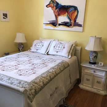 The Lafayette House - Room 3 - Bed & Breakfast Near Me - Grand Rapids, Michigan The Lafayette House - Room 3 - Bed & Breakfast Near Me - Grand Rapids, Michigan