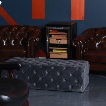 Who's Your Barber - Relaxing Waiting Area - Skin Care Near Me - Chicago, Illinois Who's Your Barber - Relaxing Waiting Area - Skin Care Near Me - Chicago, Illinois