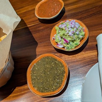 Encanto Restaurant - Guacamole, chips, and salsa - Mexican Near Me - Los Angeles, California Encanto Restaurant - Guacamole, chips, and salsa - Mexican Near Me - Los Angeles, California