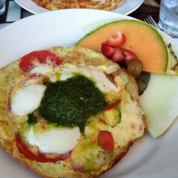 Park Bruges - Veggie frittata with Gouda, tomatoes and pesto! - Belgian Near Me - Pittsburgh, Pennsylvania Park Bruges - Veggie frittata with Gouda, tomatoes and pesto! - Belgian Near Me - Pittsburgh, Pennsylvania
