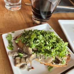 Setas de Ferez - toast with mushrooms - so good!