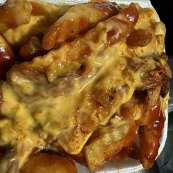 Aunt Mildred's - Monster fries with pulled pork and cheese