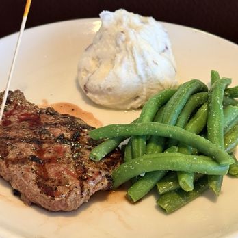 Applebee's Grill + Bar - Sirloin diner - Sports Bars Near Me - Clarksville, Indiana