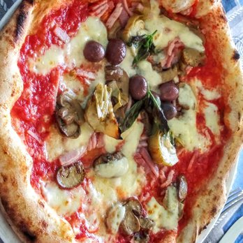 Ristorante Pizzeria Pirozzi - Pizza capricciosa with fresh bitter olives, mushrooms, artichokes, basil, and ham slices - Pizza Near Me - Ischia, NA