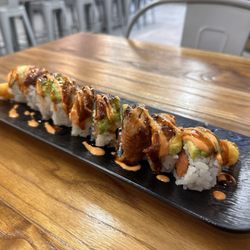 Bestea - I like Tea's Queen Roll   Inside fried soft crab, avocado, cucumber, crabmeat, masago, outside eel avocado , I recommend you try it
