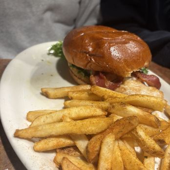 Huckleberry’s Breakfast and Lunch - Breakfast & Brunch Near Me - Elk Grove, California