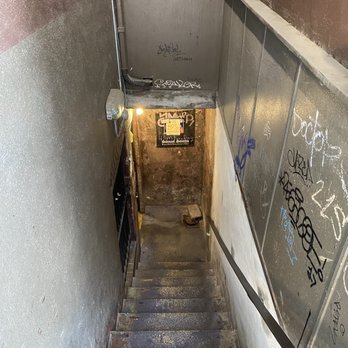 Quarry House Tavern - Dive Bars Near Me - Silver Spring, Maryland