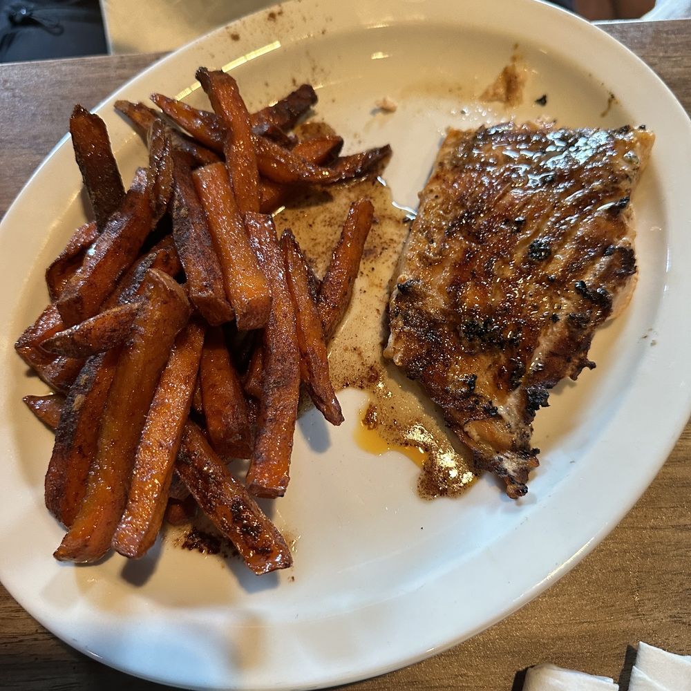 Big Tunas Kitchen and Krafts - Salmon with sweet potato fries - Seafood Near Me - Lexington, South Carolina