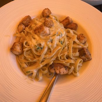 California Pizza Kitchen - Garlic Cream Fettuccine with salmon - Pizza Near Me - Bakersfield, California California Pizza Kitchen - Garlic Cream Fettuccine with salmon - Pizza Near Me - Bakersfield, California