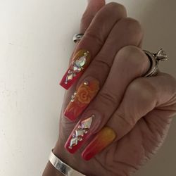 Nails 4 US - Loving my flower and sparkle by Wendy