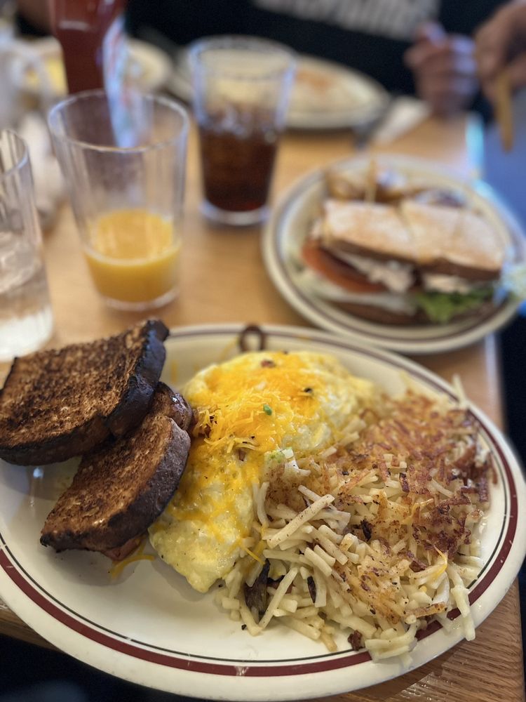 RED KETTLE Updated July 2024 511 Photos & 589 Reviews 54220 N Cir