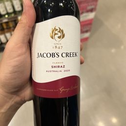 a bottle of jacob's creek shirazz