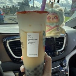 TeaLand Boba & Smoothie - Jasmine Green tea with cheese creama w/boba