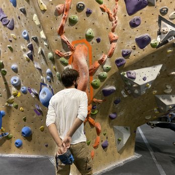 Movement - San Francisco - Challenging boulder - Gyms Near Me - San Francisco, California Movement - San Francisco - Challenging boulder - Gyms Near Me - San Francisco, California