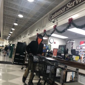 Harris Teeter - A worker with mask under his nose not protecting others on a very crowded Christmas eve - Grocery Near Me - Charlotte, North Carolina