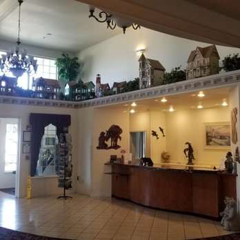 Lighthouse Inn - Doll houses in a lighthouse theme - Hotels Near Me - Crescent City, California