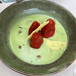 Brasserie Donjon - Stuffed peppers with goat cheese in a pea purée