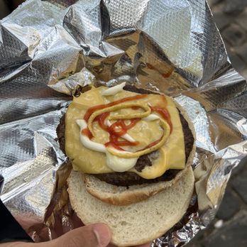 Mo's Burgers - Street Vendors Near Me - New York, New York