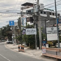 San Juan Surf Resort - Street entrance
