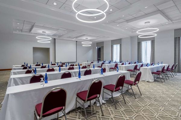 Embassy Suites by Hilton Boston at Logan Airport by null