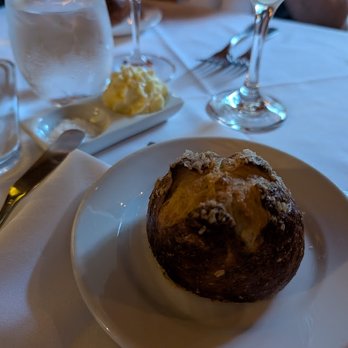 Saddle Peak Lodge - Bread before the meal - New American Near Me - Calabasas, California Saddle Peak Lodge - Bread before the meal - New American Near Me - Calabasas, California