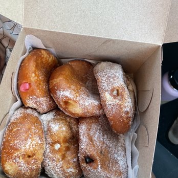 Leonard's Bakery - Malasadas - Bakeries Near Me - Honolulu, Hawaii Leonard's Bakery - Malasadas - Bakeries Near Me - Honolulu, Hawaii
