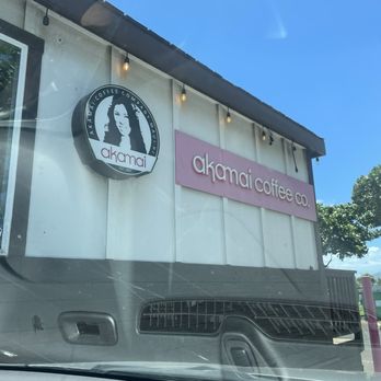 Akamai Coffee - Outside - Coffee & Tea Near Me - Kahului, Hawaii