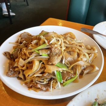 Super Wok Chinese Restaurant - Beef Chow Fun - Chinese Near Me - Tarzana, California