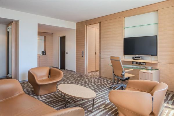 Hilton Frankfurt Airport by null