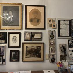 Mansion House 1757 - Entry with historic photos and documents