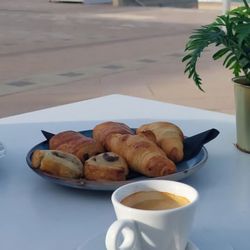 Mar Y Sol - Pour situer la grandeur des viennoiseries, notez qu'il s'agit d'une petite tasse à café.