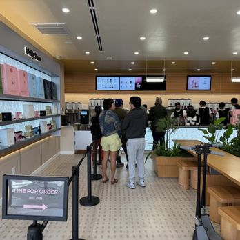 Molly Tea - Interior - as of 10.21.24 - Bubble Tea Near Me - Sunnyvale, California Molly Tea - Interior - as of 10.21.24 - Bubble Tea Near Me - Sunnyvale, California