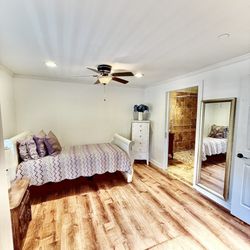 Alpine Residences - Room with private bathroom