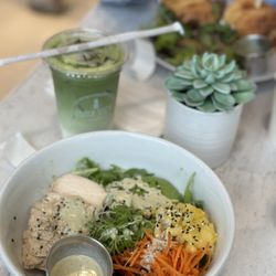 Pura Vida Miami - SUMMER CHICKEN BOWL